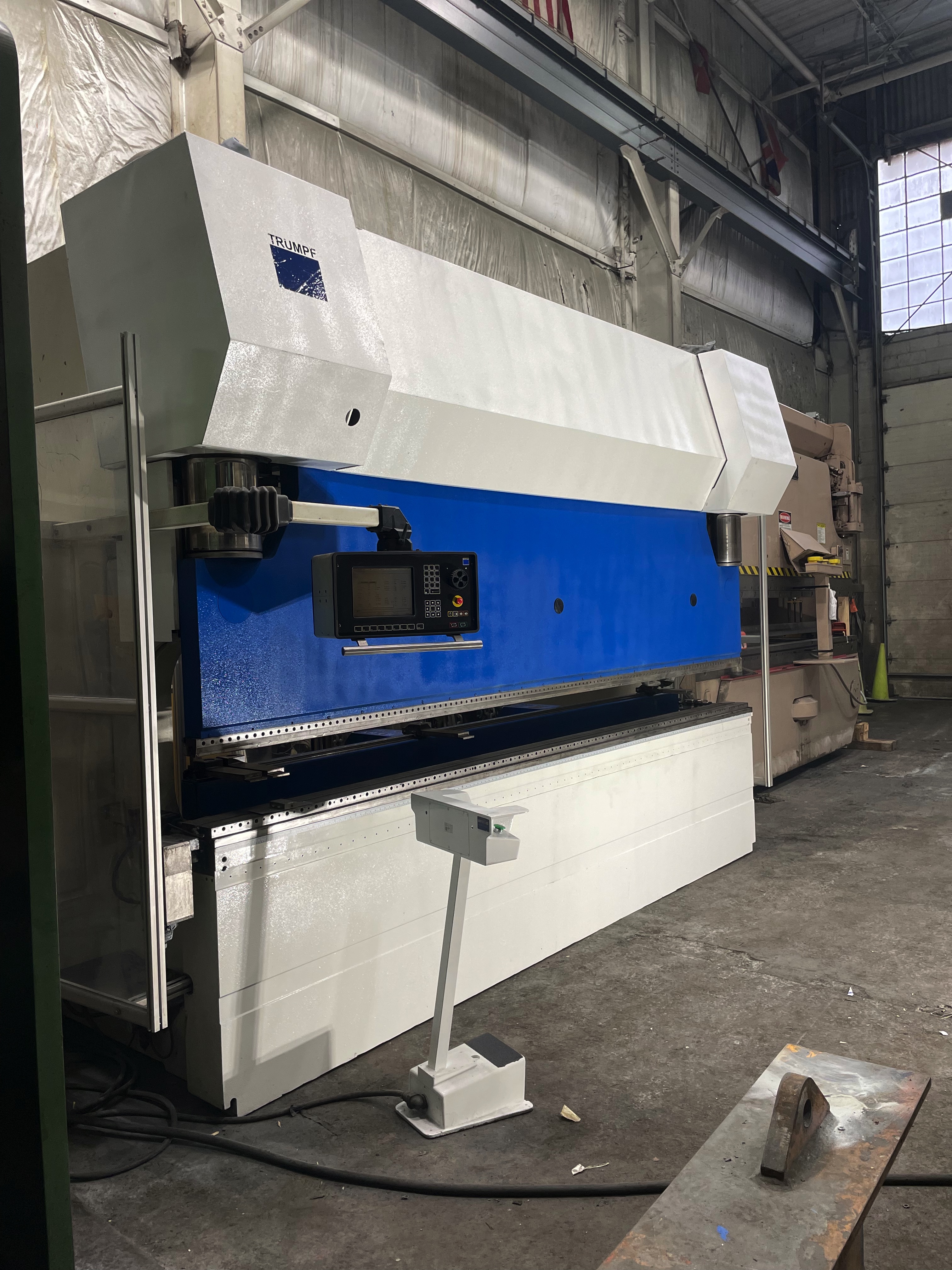 352 Ton X 14' Trumpf Trumabend V320 CNC Hydraulic Press Brake 
